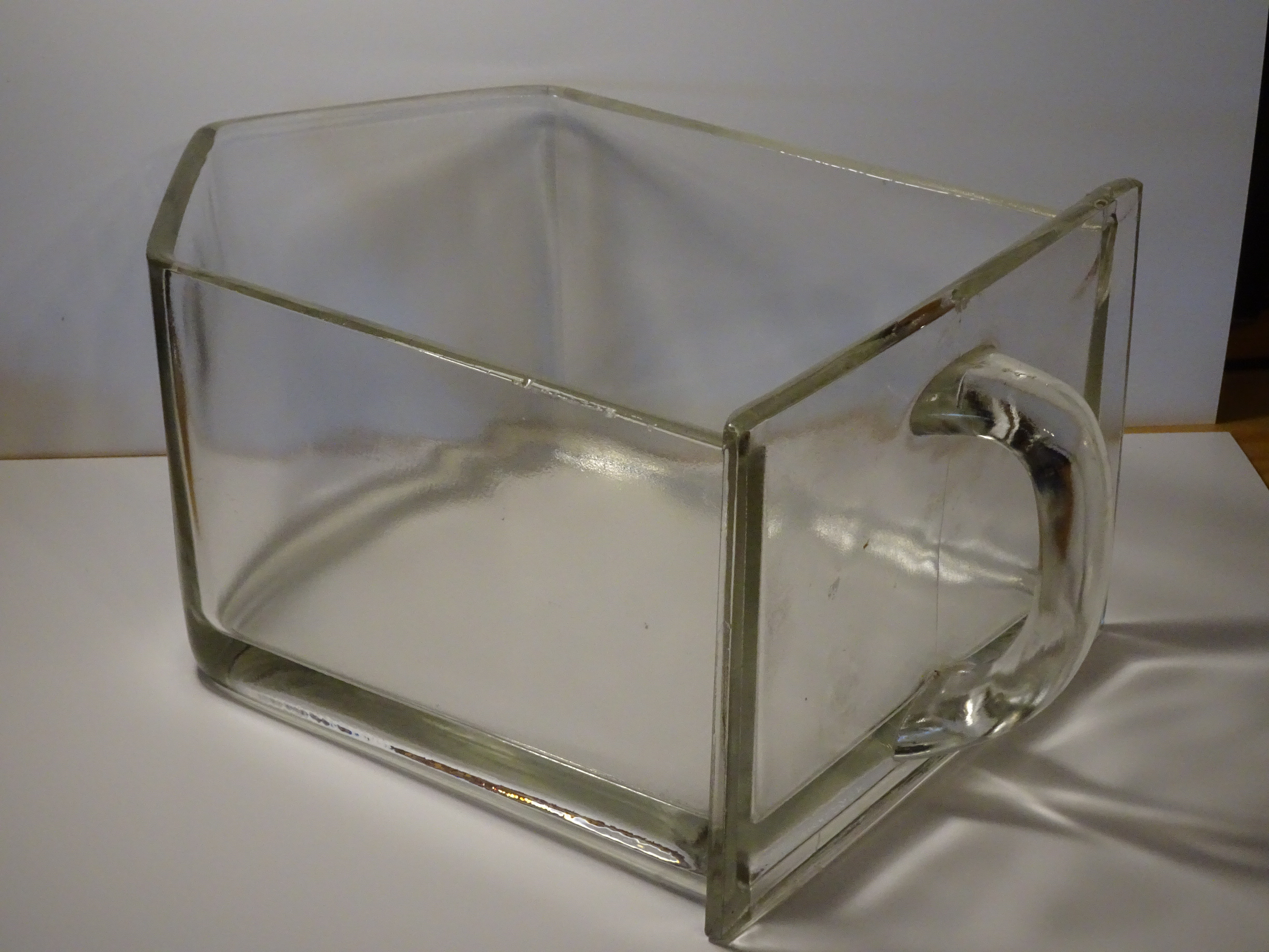 Glasbehälter massiv
