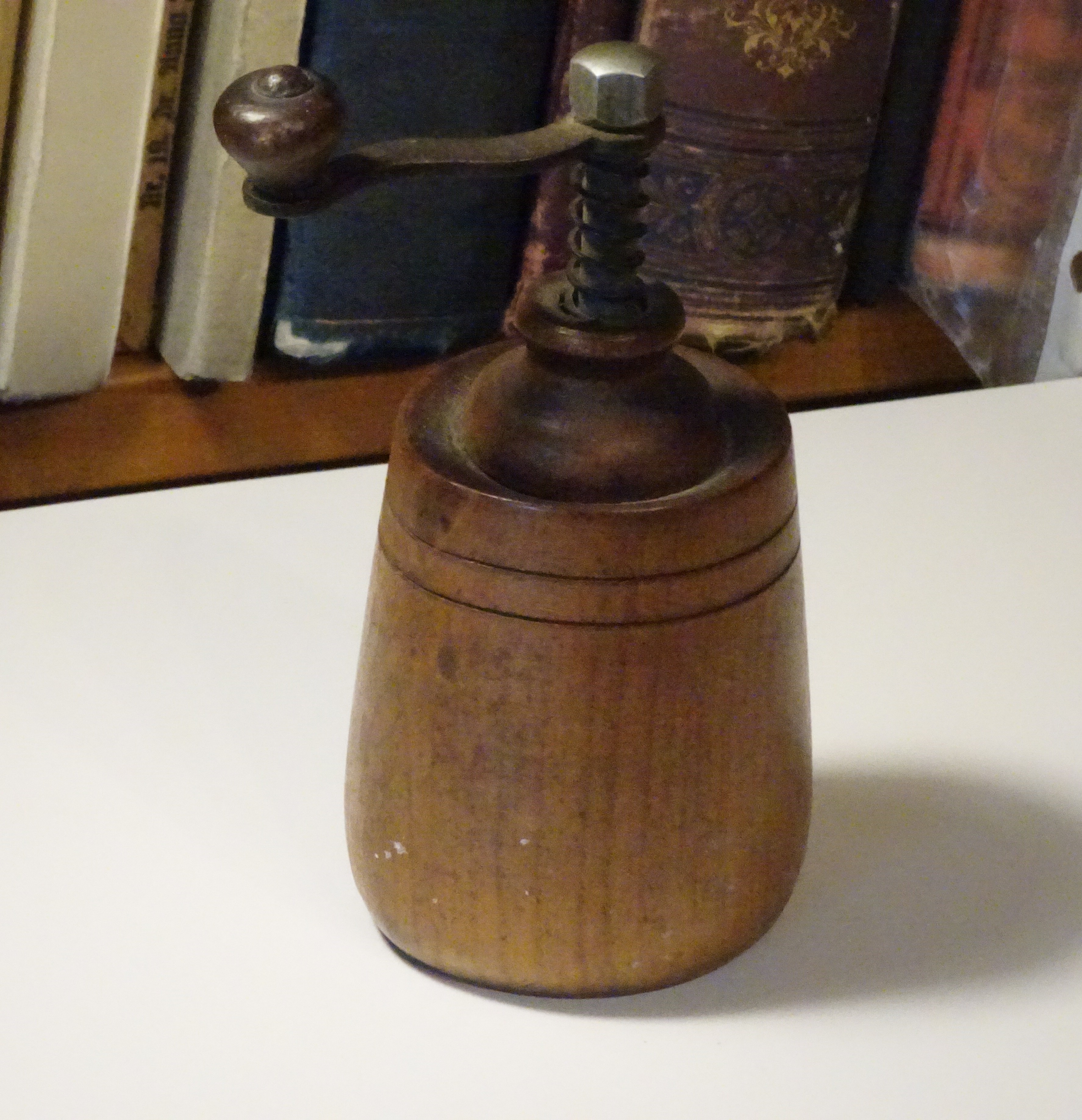 Gewürzmühle aus Holz